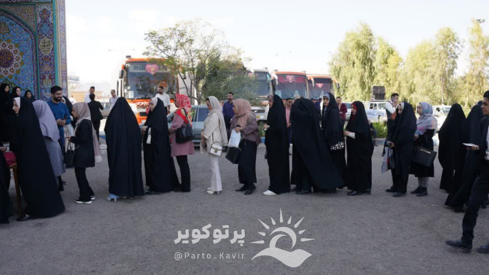 اتوبوس های گل زده عروس در کاشان