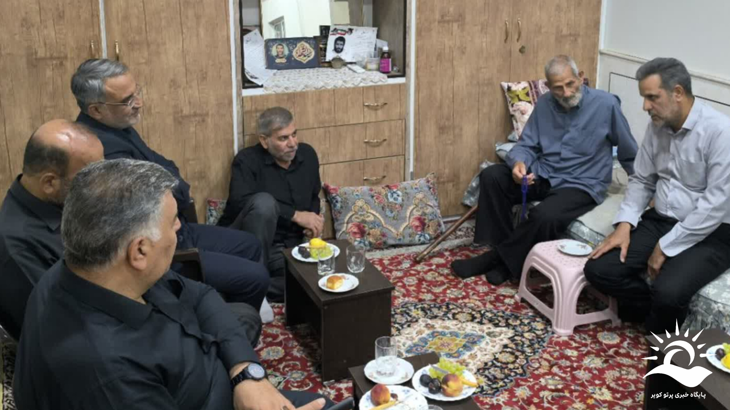 حضور دکتر معینی در منزل سرداران شهید اربابی بیدگلی