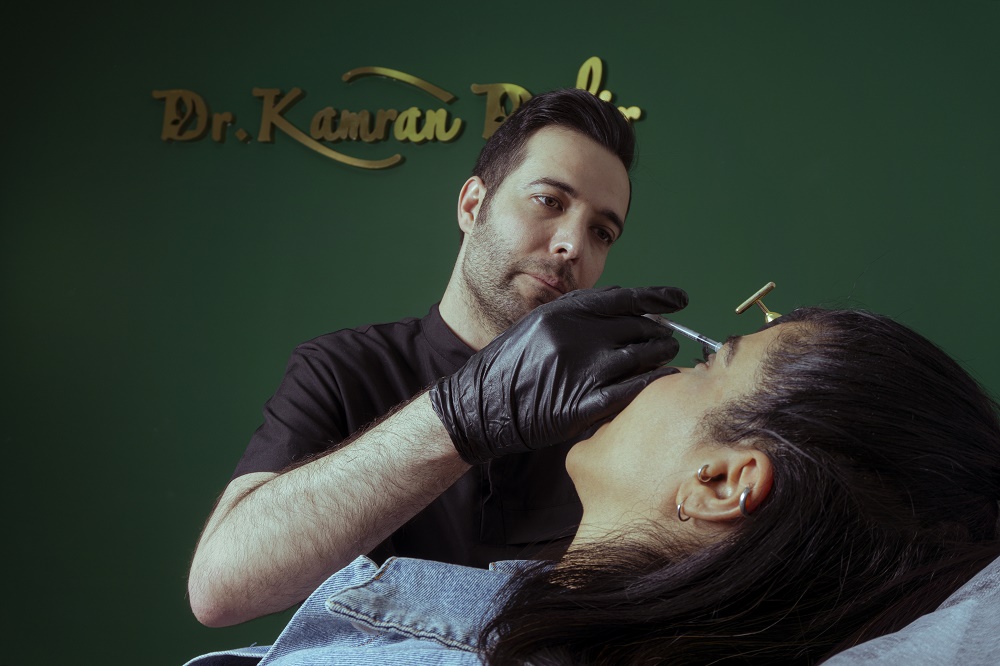 تزریق ژل بوتاکس در دهان توسط دکتر دلیر