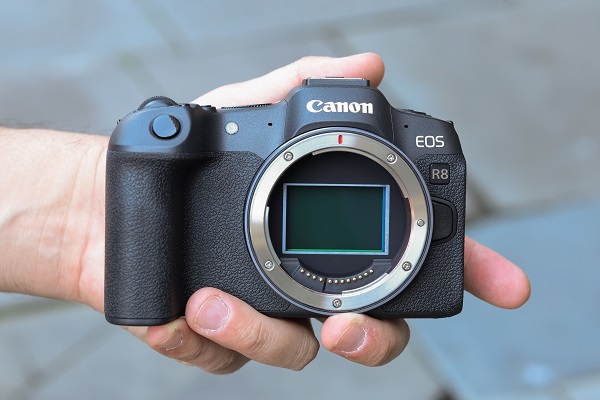 Canon EOS R8