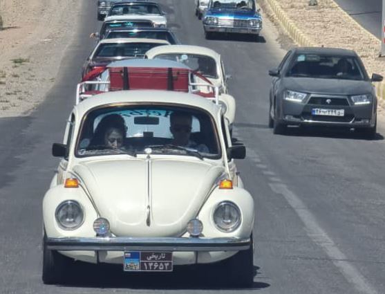 تور و گردهمایی خودروهای تاریخی و کلاسیک در مسیرهای گردشگری کاشان برگزار شد