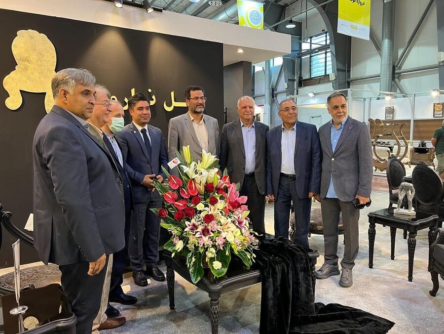 بازدید جنابان عباسی، احمدی و برادران از غرفه مبل نارون بازدید جنابان عباسی، احمدی و برادران از غرفه مبل نارون