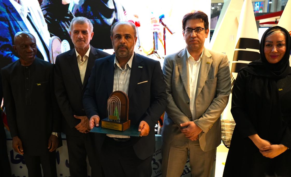 بیمه‌ دی غرفه برتر سومین نمایشگاه بین‌المللی شهر پایدار کیش شد