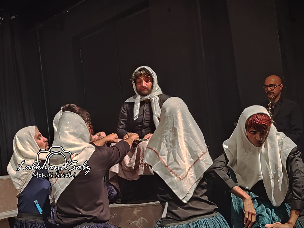 عکس تئاتر شارمالی گل – لبخند سبز