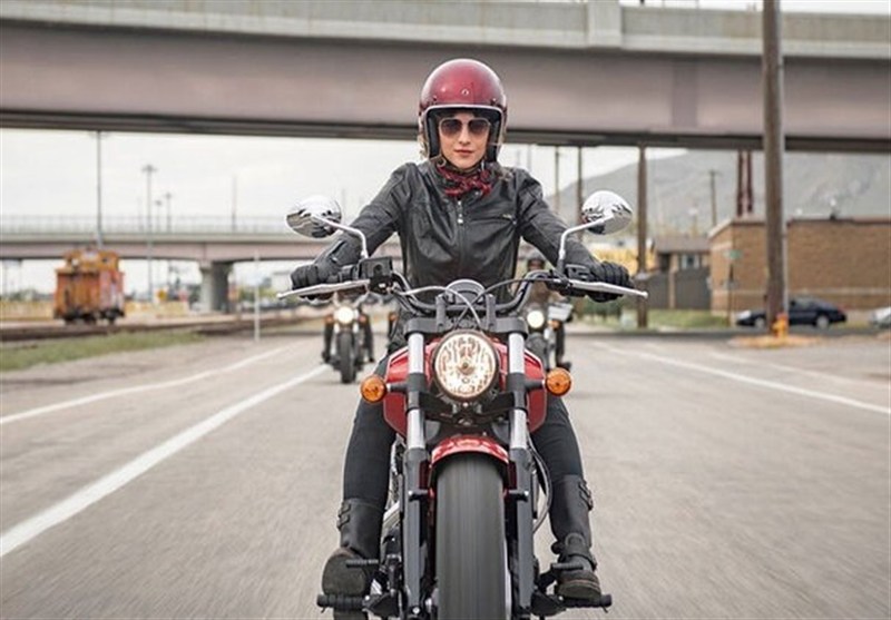 هشدار پلیس به بانوان موتورسوار؛ رانندگی بدون گواهینامه جرم است