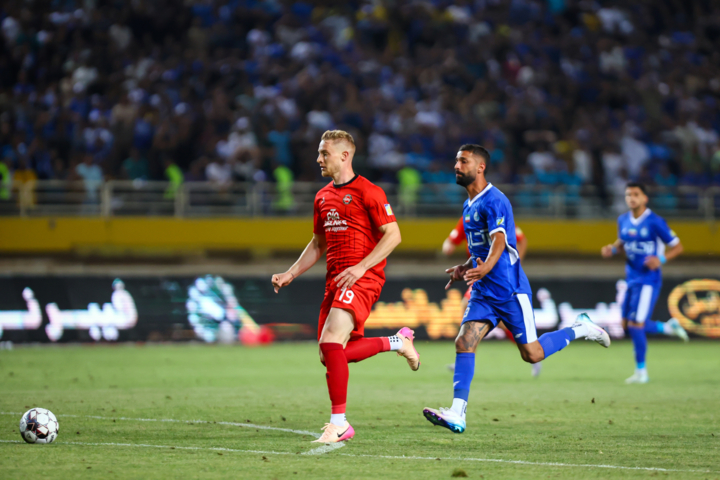 اشتباهات بچه‌گانه قهرمانی را از استقلال گرفت