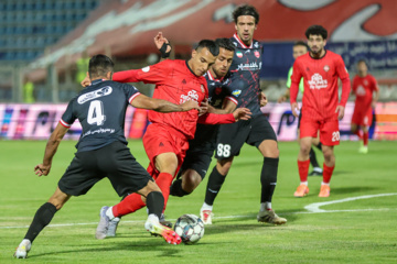 دیدار پرسپولیس و تراکتور به تعویق افتاد