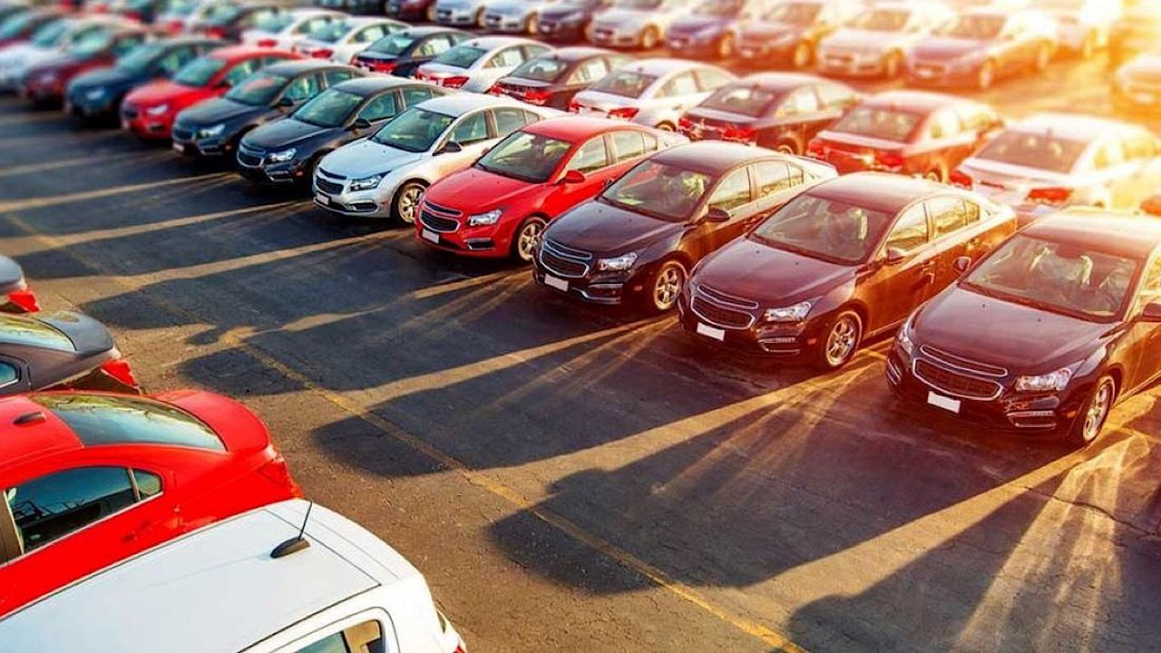 تاثیر نرخ ارز در بازار خودرو / کاهش تقاضا و رکود در بازار خودروهای خارجی