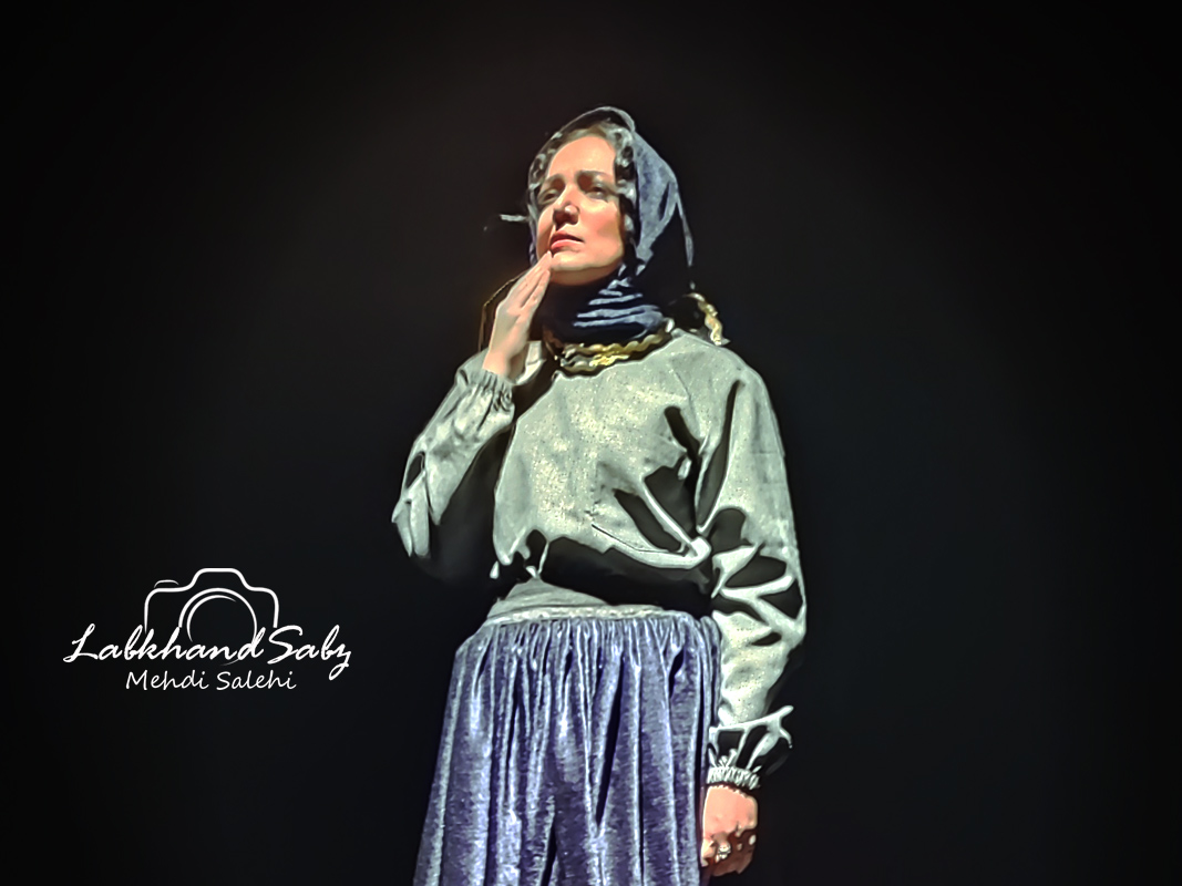 عکس تئاتر شارمالی گل – لبخند سبز