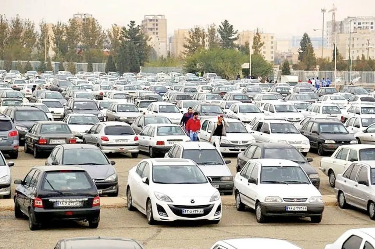 احتمال کاهش واردات خودرو در سال جاری/ سایه مذاکرات بر سر بازارها احساس میشود