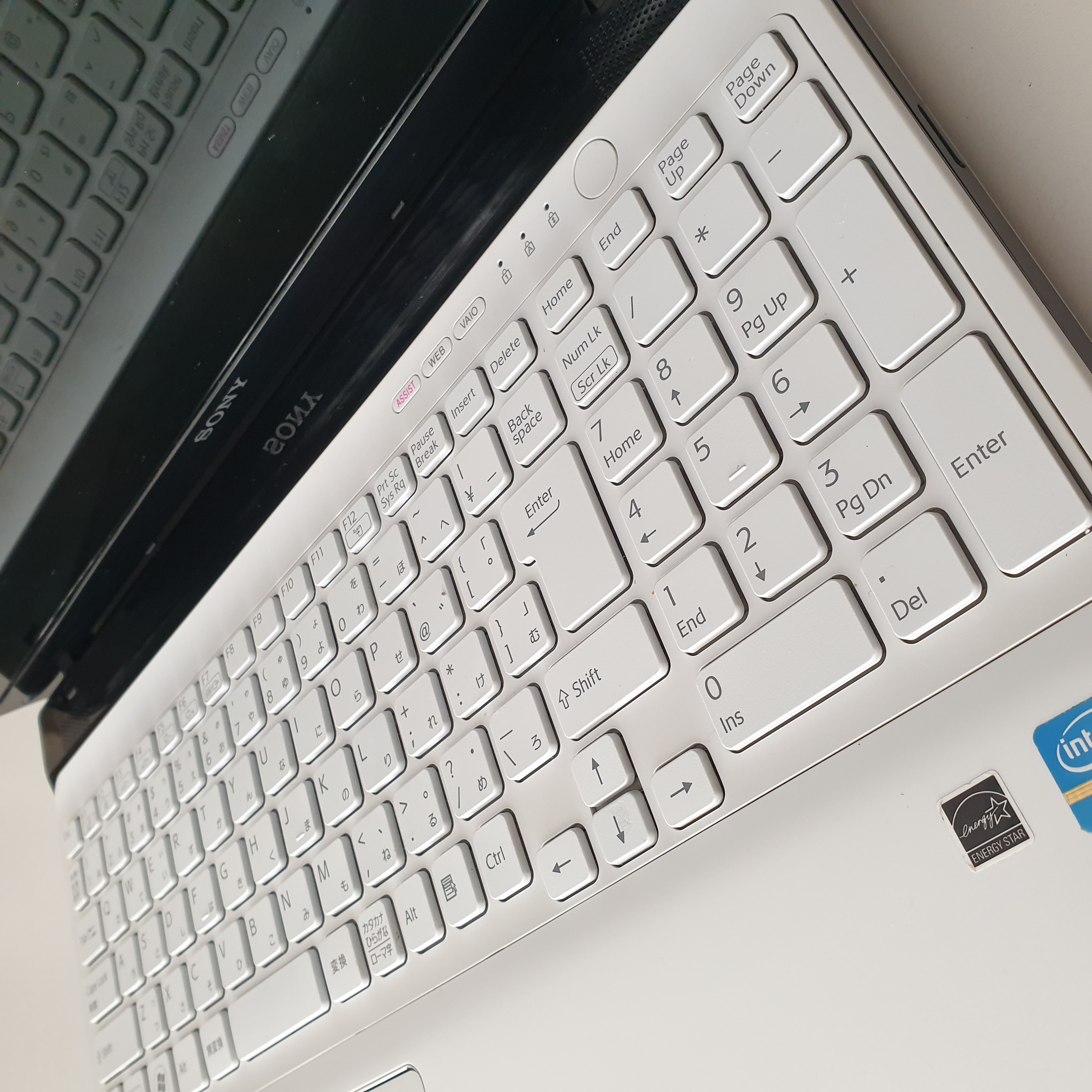 لپ تاپ بی نظیر و بسیار زیبا و سفید از کمپانی فوق معتبر سونی  «Sony Vaio SVE151B11N» 