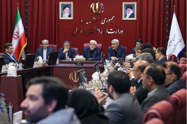 فرار مالیاتی دانه درشت ها را باید ریشه کن کرد/ ضرورت اعتماد به مردم