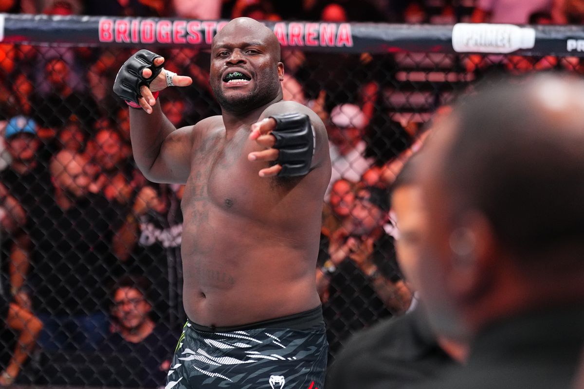 جشن پیروزی دریک لویس پس از ناک‌اوت تیکشیرا در UFC Fight Night