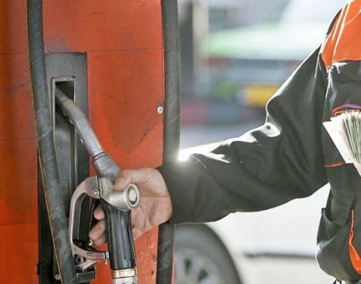 ۶۰ لیتر سهمیه بنزین امشب شارژ می‌شود