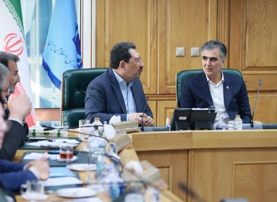 بازسازی و اصلاح روند ثبت‌سفارش‌ها و تخصیص ارز متناسب با بودجه و اولویت‌های موردنظر وزارتخانه‌ها / ترکیب کالاها در تالار یک و دو ارزی مرکز مبادله مشخص شد/ کمیته تخصصی رصد تامین ارز کالاهای اساسی و دارو تشکیل شد