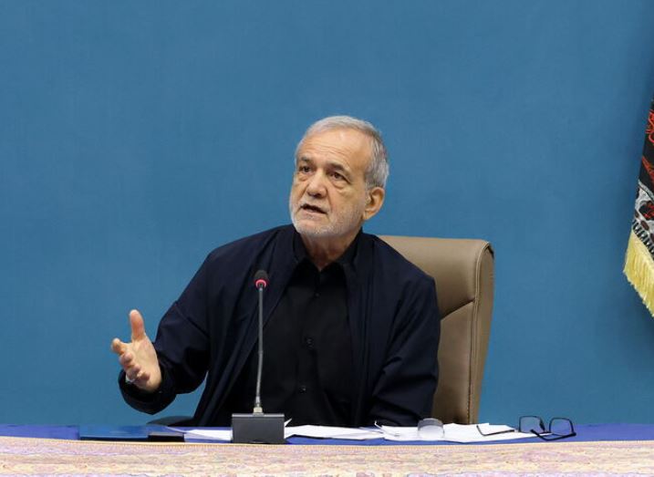 تاکید پزشکیان بر استفاده از نیروهای بومی در اجرای پروژه ها/ مدیر پروازی به درد نمی خورد