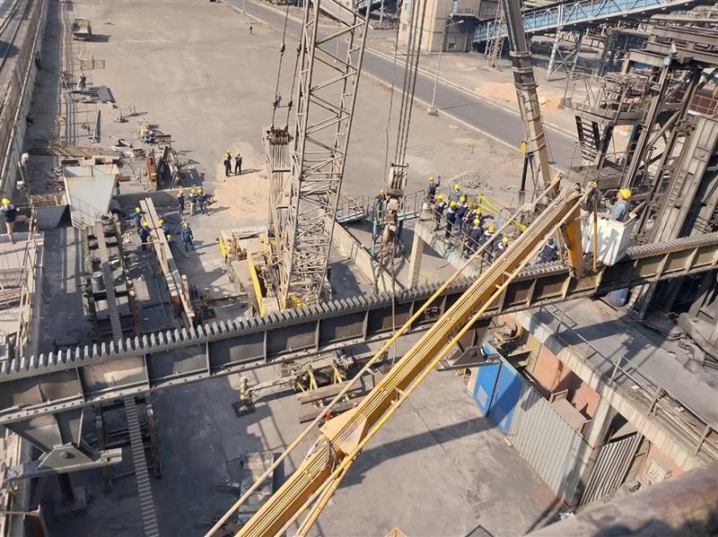 رکورد بی سابقه در تعویض اشتانک ماشین تخلیه واحد ۲ کک