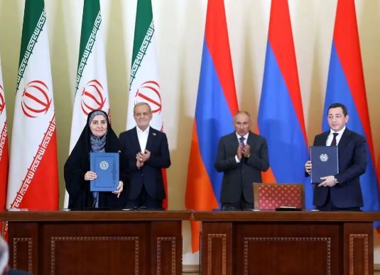 امضا تفاهم‌نامه همکاری مشترک میان وزیر راه و شهرسازی ایران و رئیس کمیته شهرسازی ارمنستان