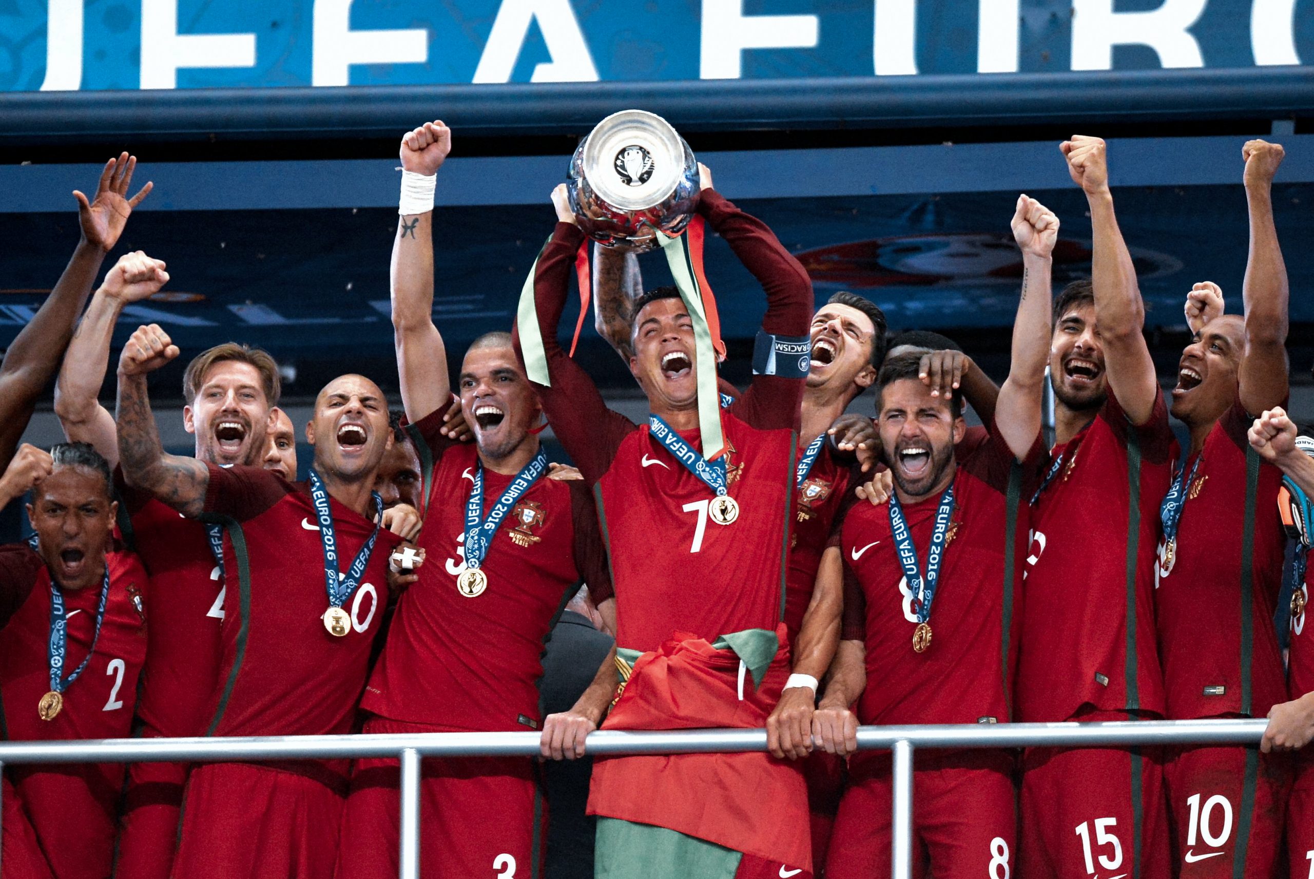 Кто стал чемпионом европы. Сборная Португалии евро 2016. Португалия чемпион Европы 2016. Portugal Team 2022. Порткгалия чемпион евро.