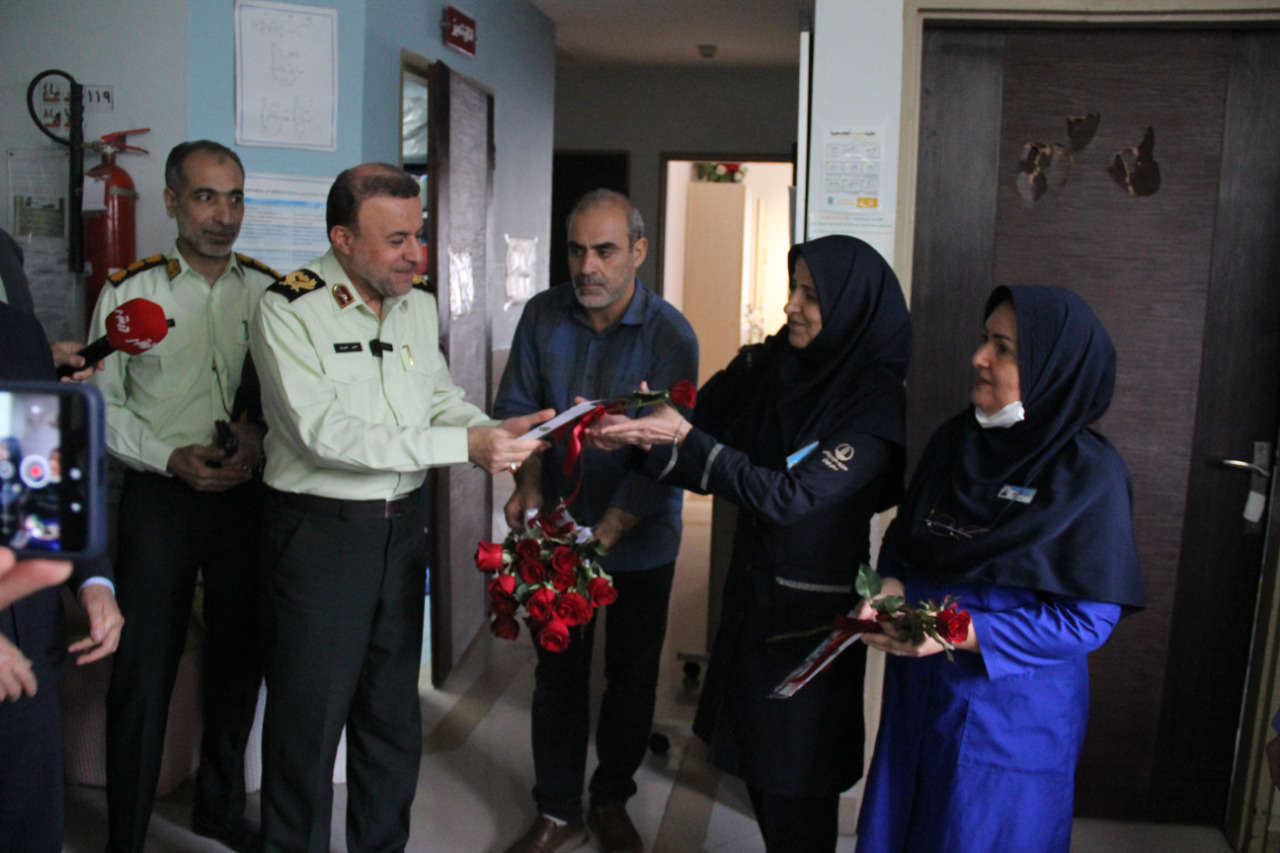 تصاویر | ترافیک حضور مسئولین استانی در بیمارستان های رشت جهت تقدیر از پرستاران