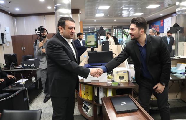 بازدید نجارزاده از برخی شعب انتقال یافته بانک سابق آینده به بانک ملی ایران/ استمرار بی وقفه خدمات به مردم و تمرکز بر مشتری مداری