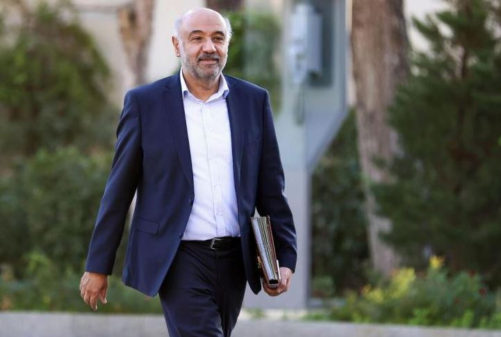 اذعان وزیر کار بر درآمدزایی و سودآوری رایتل