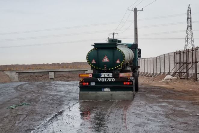 پاشش محلول تثبیت‌کننده خاک برای کنترل گرد و غبار در شرکت آهن و فولاد ارفع