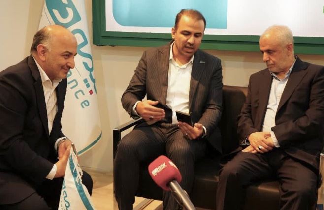 بازدید معاون رییس جمهور از غرفه بیمه دی/ اپلیکیشن «دیدار» برای عموم فراگیرتر شود بازدید معاون رییس جمهور از غرفه بیمه دی/ اپلیکیشن «دیدار» برای عموم فراگیرتر شود