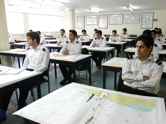 بورسیه کامل دانشجویان پذیرش شده در موسسه آموزشی کشتیرانی/برنامه ریزی برای بهبود وضعیت شغلی دریانوردان طی سال جاری