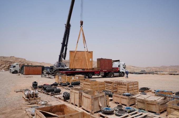 ترخیص و انتقال تجهیزات کلیدی پروژه جمع‌آوری گازهای مشعل از بندر شهید رجایی به سایت آغاجاری ۲