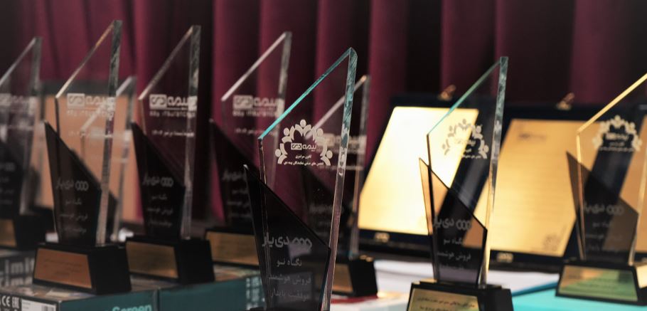 شبکه فروش موتور محرک رشد بیمه دی/ برترین‌های شبکه فروش و شعب بیمه دی انتخاب شدند