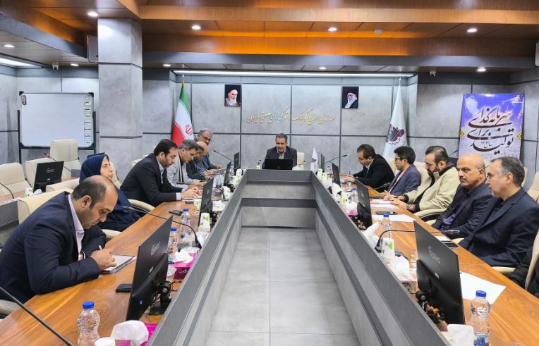 هم‌افزایی بخش خصوصی و ایزیپو برای حل ناترازی انرژی/ امضای قرارداد سرمایه‌گذاری ۵۸ هکتاری نیروگاه خورشیدی در ناحیه صنعتی سریشم استان یزد