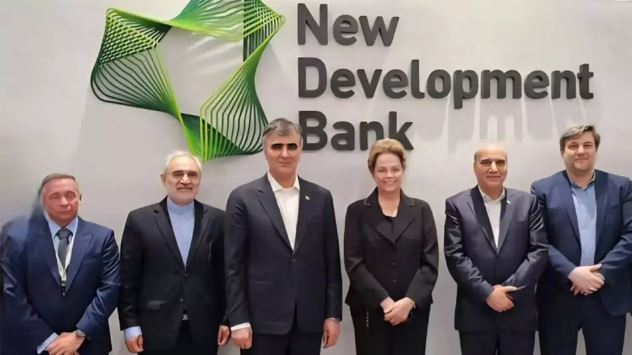 دیدار رئیس‌کل بانک مرکزی ایران با رئیس بانک توسعه نوین بریکس در شانگهای/ اراده ایران برای عضویت در بانک توسعه نوین بریکس