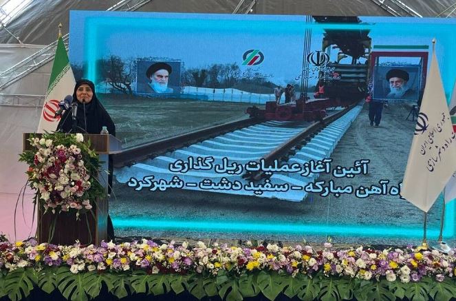 وزیر راه و شهرسازی: امیدوارم سوت قطار تا پایان سال آینده در بام ایران شنیده شود