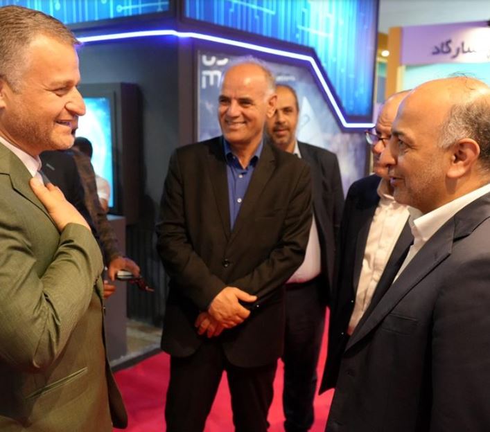 بازدید مدیران ارشد اقتصادی از غرفه بیمه دی در نمایشگاه اینوکس مشهد