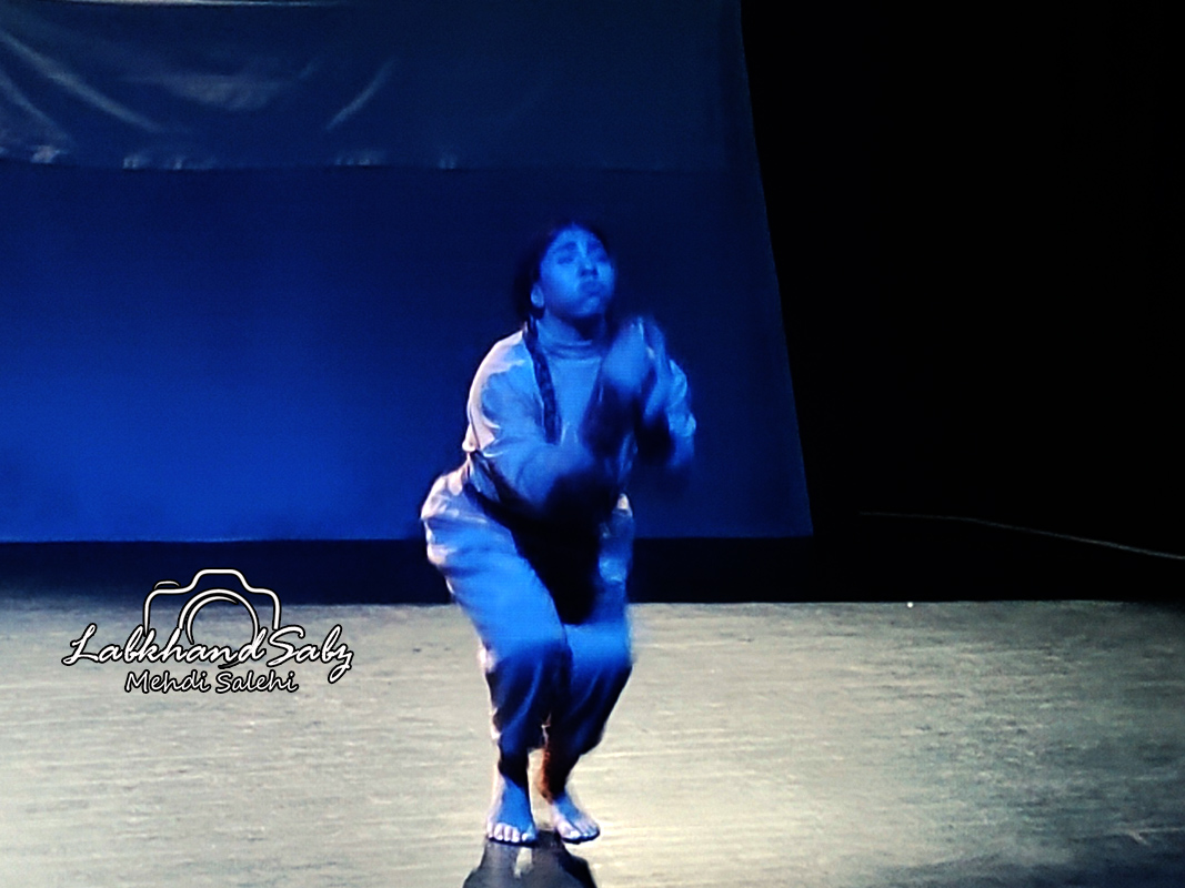 عکس تئاتر به زور – لبخند سبز 