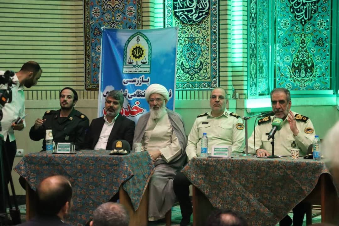 رسیدگی به بیش از ۱۱۰ پرونده شهری در میزخدمت مسجدمحور منطقه۴ رسیدگی به بیش از ۱۱۰ پرونده شهری در میزخدمت مسجدمحور منطقه۴