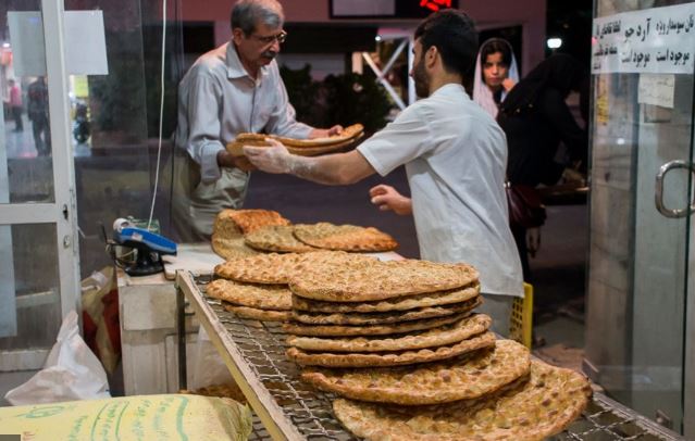 الزام نانوایی ها به نصب نرخ‌نامه قابل رویت برای مشتریان