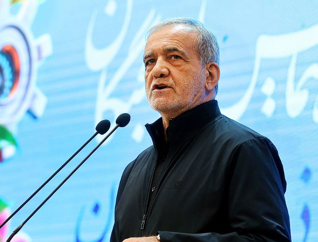 پزشکیان: باید به فکر عوارض هر تصمیمی باشیم/ نصب هزار مگاوات پنل خورشیدی در دولت چهاردهم