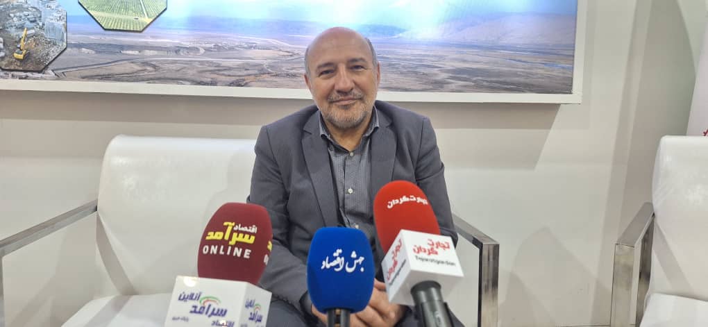 نقش پررنگ مناطق آزاد در مسیر دیپلماسی اقتصادی/ ماکو به قطب نوین گردشگری و لجستیک تبدیل می‌شود / برگ برنده ایران در جنگ کریدورها، مسیر شرق به غرب است