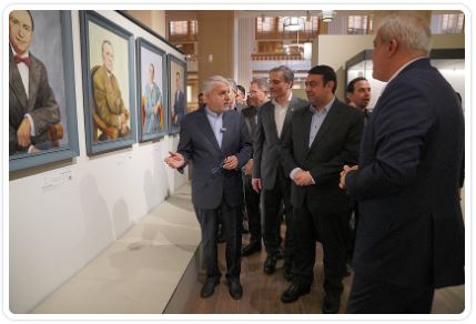 بازدید وزیر میراث فرهنگی، گردشگری و صنایع‌دستی از موزه بانک ملی ایران