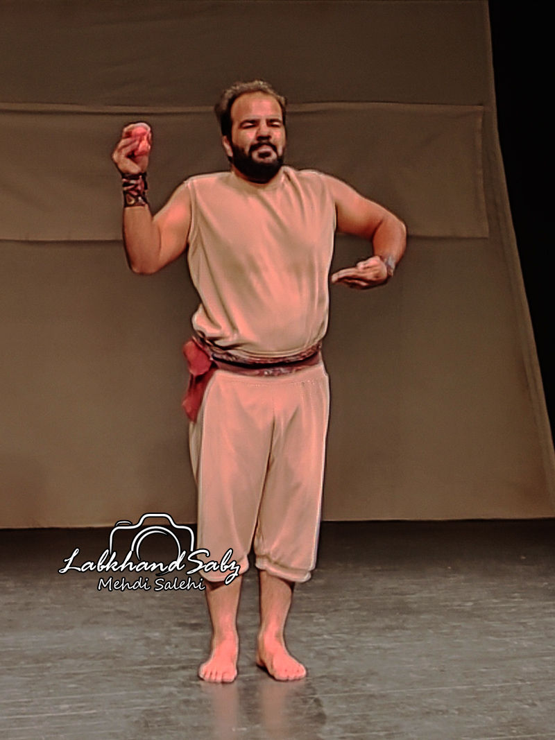 عکس تئاتر به زور – لبخند سبز 