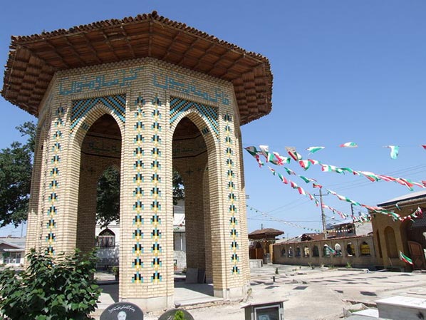 آرامگاه میرزا کوچک خان جنگلی -رشت