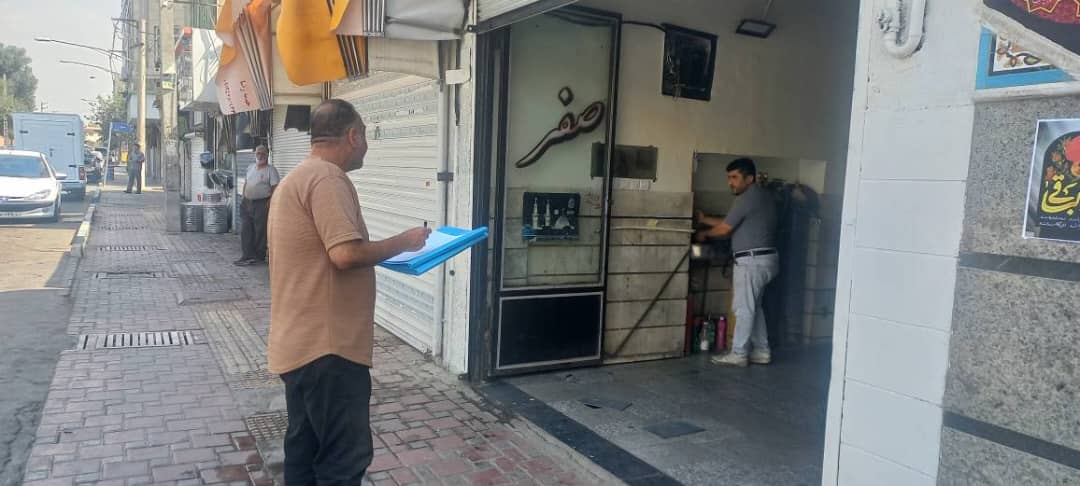 ‍ ساماندهی اصناف و بهبود سیما و منظر شهری در قالب اقدامات بند ۲۰ در منطقه ۱۹/ اجرای آرای ۸۰ واحد صنفی