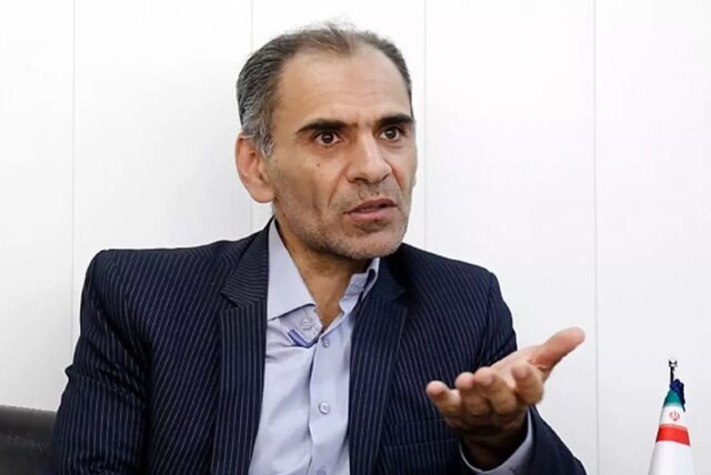 افزایش نرخ ارز تحت تاثیر هیجانات روانی/ بانک مرکزی می‌تواند بازار را کنترل کند