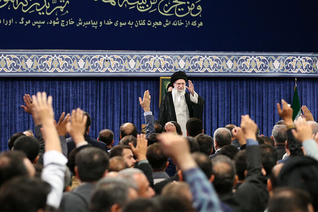 شهید رئیسی اجازه نمیداد دشمن با تهدید و تطمیع ایران را پای میز مذاکره بیاورد/حرف آمریکاییها درباره اجازه غنیسازی ندادن غلط زیادی است شهید رئیسی اجازه نمیداد دشمن با تهدید و تطمیع ایران را پای میز مذاکره بیاورد/حرف آمریکاییها درباره اجازه غنیسازی ندادن غلط زیادی است