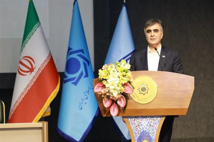 مهار نقدینگی دشوار است، اما به‌تدریج دنبال می‌کنیم