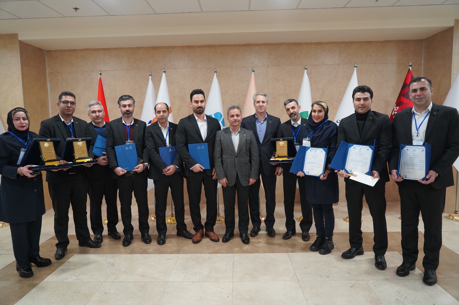 تقدیر از ۱۰ رئیس‌شعبه برتر بانک‌آینده در پانزدهمین گردهمایی رؤسای موفق شعب بانک‌های کشور