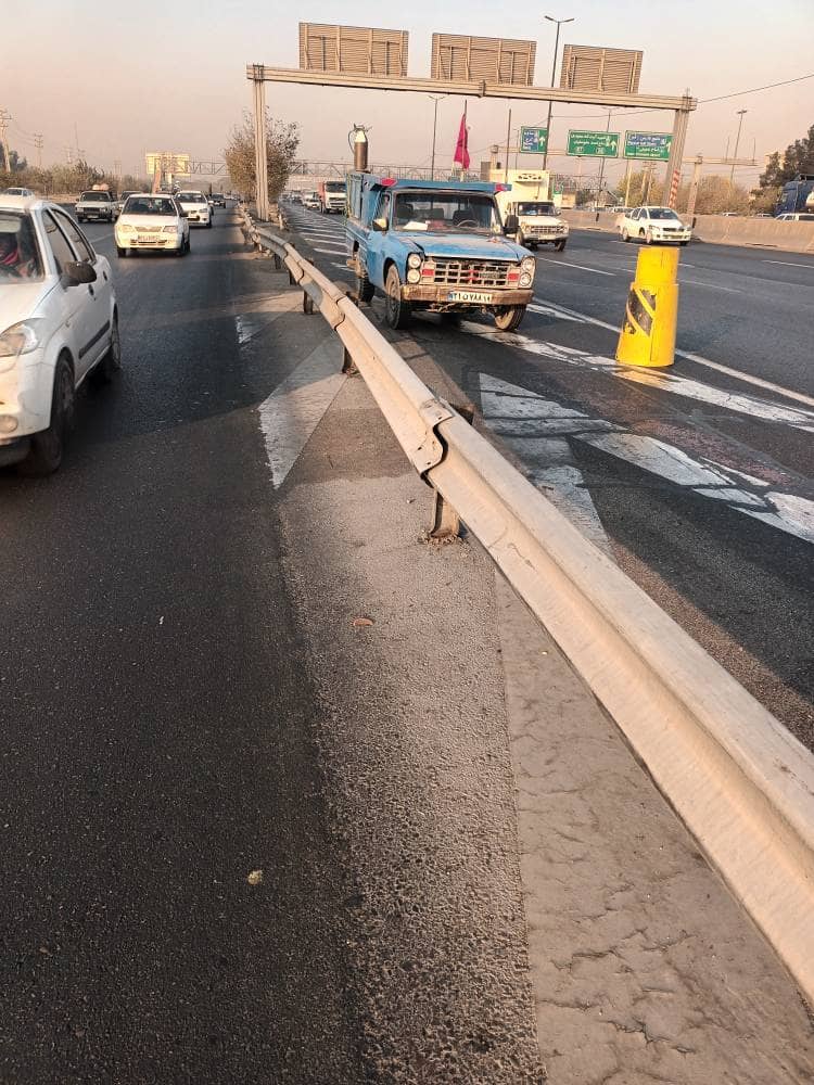 ‍ تعمیر فوری گاردریل‌های آسیب‌دیده در بزرگراه آزادگان