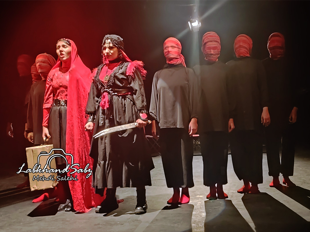 عکس تئاتر حقایقی درباره لیلا دختر ادریس– لبخند سبز 
